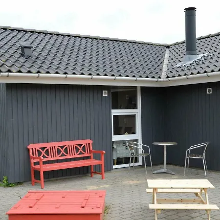 Three-bedroom Holiday In 26 * Oksbøl
