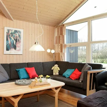 Three-bedroom Holiday In 26 Oksbøl