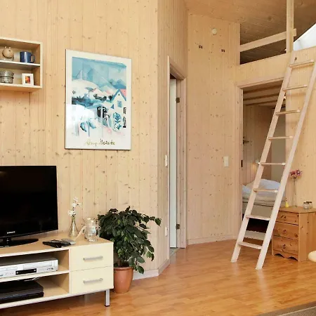 Three-bedroom Holiday In 26