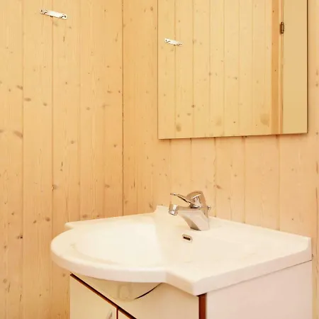 Holiday home Three-bedroom Holiday In 26 *